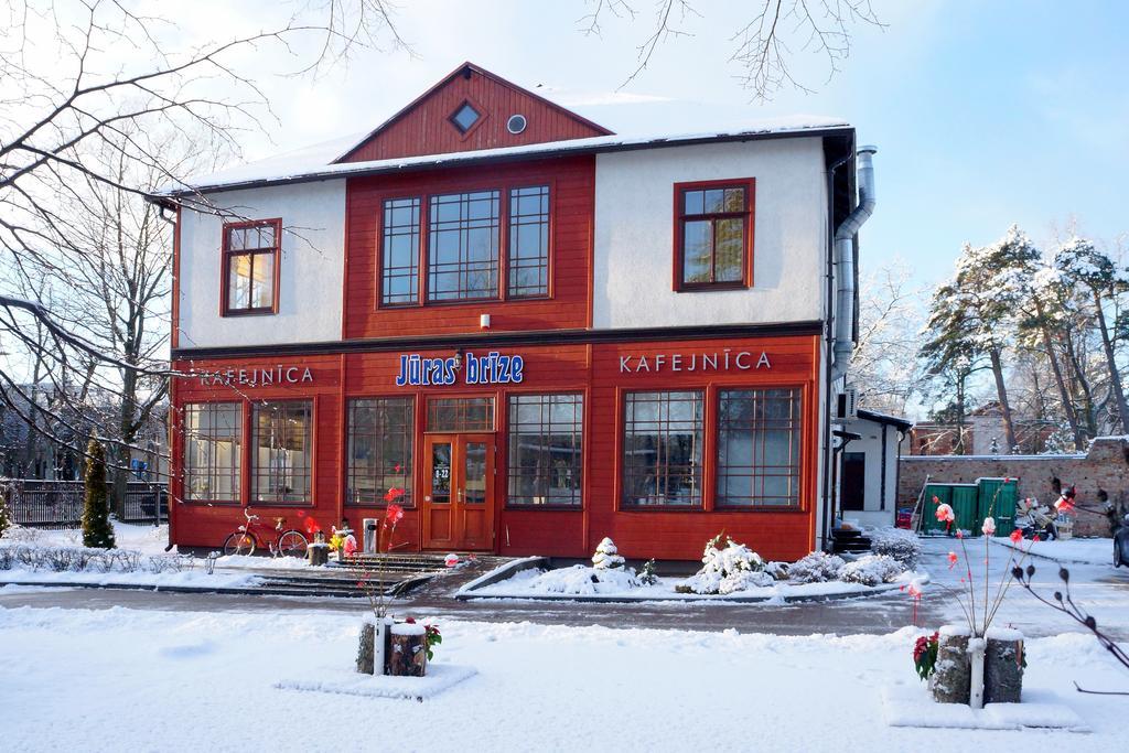 Juras Brize Hotel Ventspils Bagian luar foto